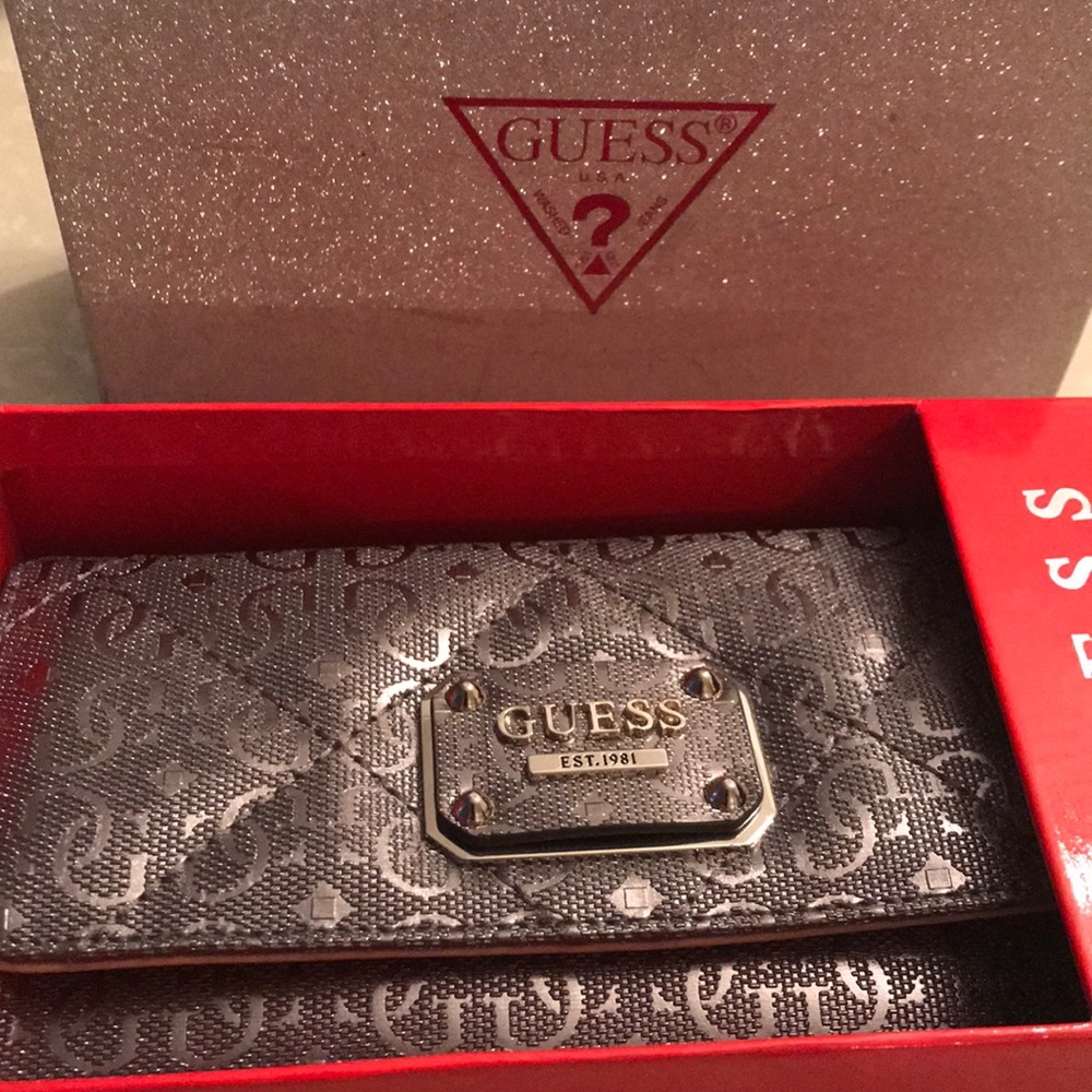 Guess Woman’s Wallet